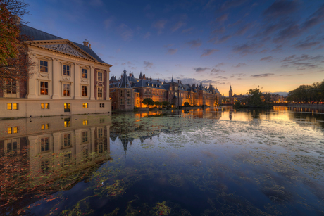 Mauritshuis en Binnenhof na zonsondergang