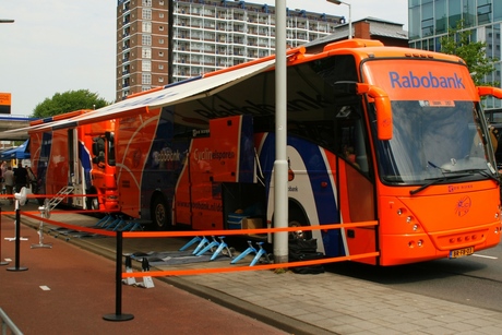 De bus van de RABO-bank tour ploeg