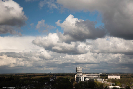 Wolken luchten boven Tilburg