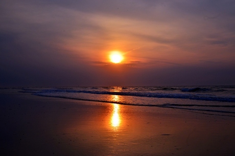 Zonsondergang aan het strand NL