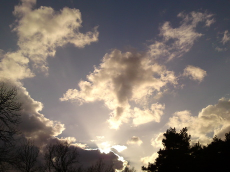 zon & wolken