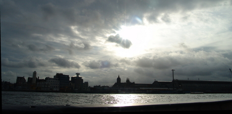 Amsterdam centraal over 't IJ