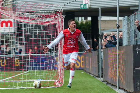 MVV vloert ongeslagen koploper Volendam. Santiago Palacios scoort hier de 1-0 tegen Volendam.