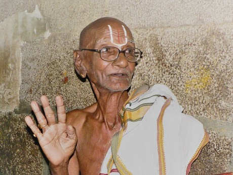 India man in tempel