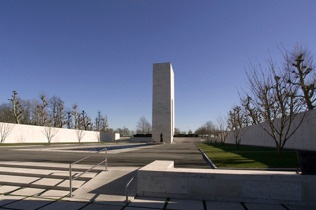 Margraten US cemetery 01 S.jpg