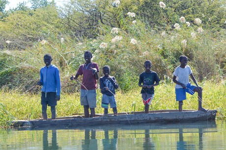 Angolese jongens op Okavango-rivier
