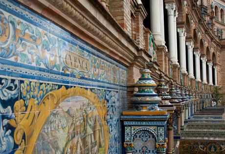 Kleurenpalet van tegels in Sevilla.