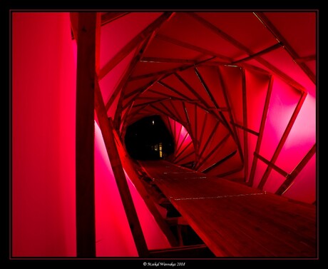 Red tunnel (glow)