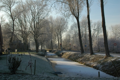 de Middenweg in winters licht.....