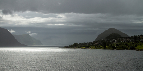 Fjord bij Ålesund-Noorwegen.jpg