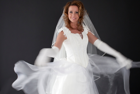 Pascalle: bride in motion