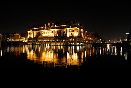 Amstel Hotel bij nacht