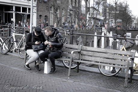 mobiel gaat voor het eten