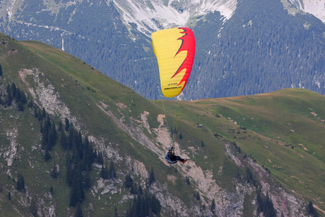 Paraglider in de Alpen