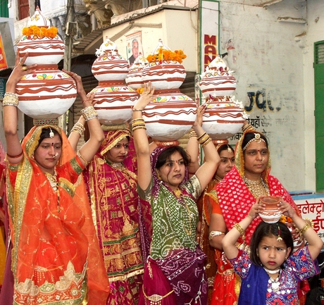 Vrouwen in processie