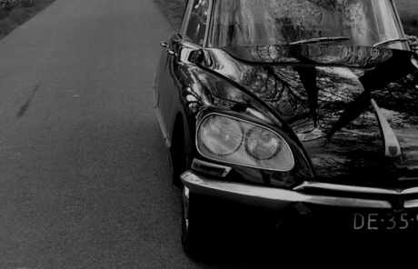 Citroen DS in black