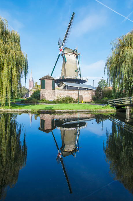 Spiegeltje aan de wand