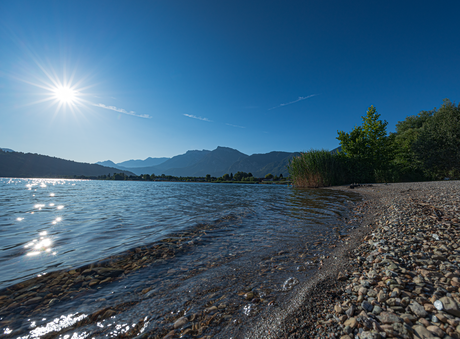 Stralende zonsopkomst aan het Caldonazzo meer