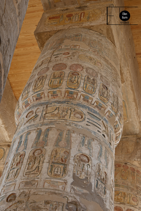 Papyruszuil zuilenzaal Karnak