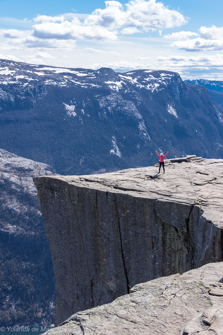 Alleen op de Preikestolen