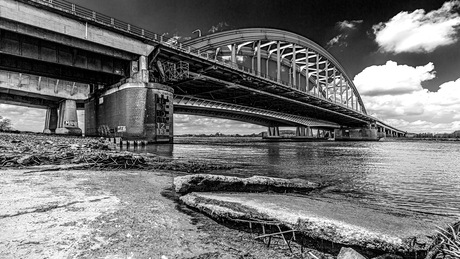 De Lekbrug bij Vianen