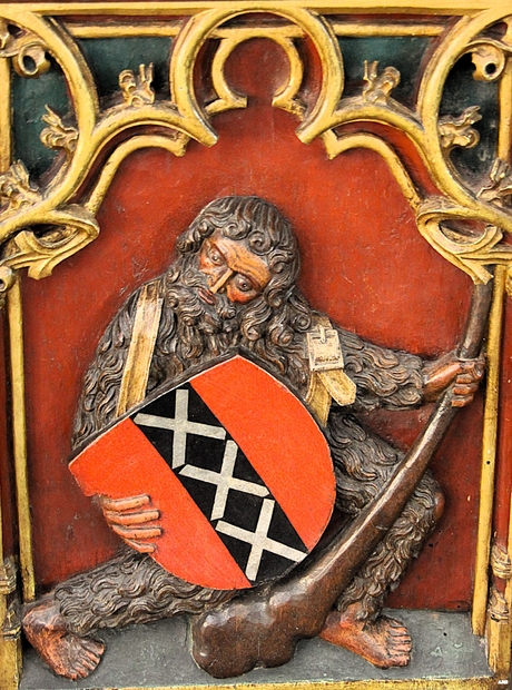 houtsnijwerk op koorhek 2