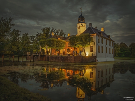 De Fraeylemaborg bij nacht.