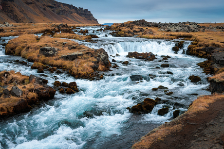Waterval in de herfst op IJsland