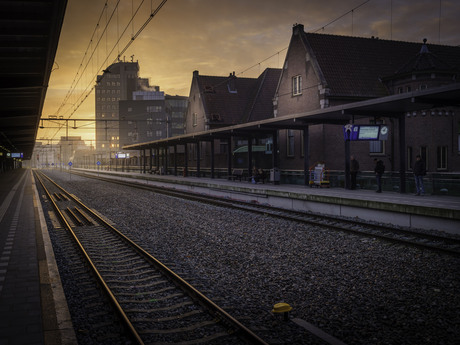 De vroege ochtend op het station van Deventer is een oase van rust.