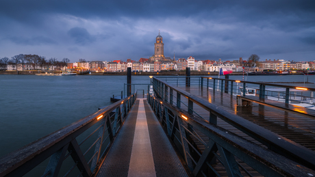 Deventer in het blauwe uur tussen de regenbuien door (2)
