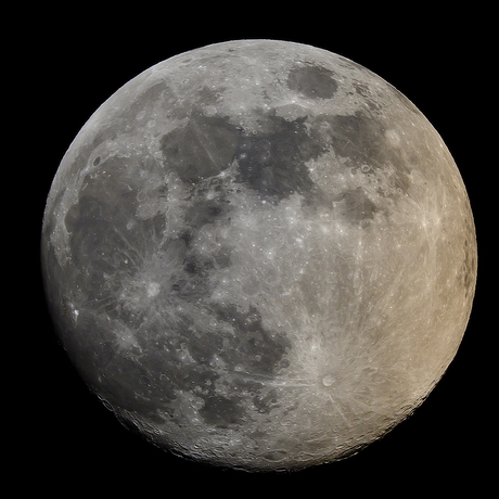 Nagenoeg volle maan