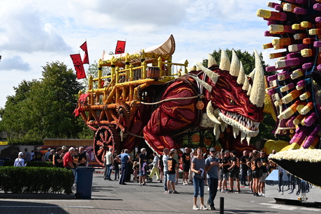 Bloemencorso Zundert maandag op tentoonstellingsterrein_2