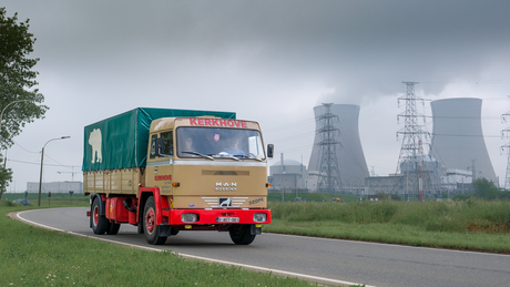 Oude Büssing onder de rook van Doel