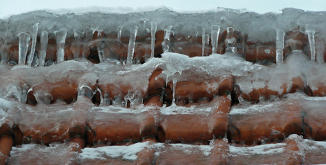 dakpannen onder het ijs