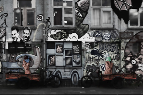 It wasn't me ... I jus6t hide, they will not see me - sellfportrait(s) - humour