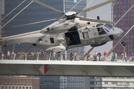 NH90 bij de Erasmusbrug