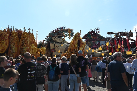 Bloemencorso Zundert maandag op tentoonstellingsterrein_6