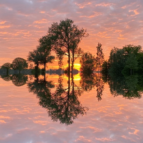 Reflectie van de zonsondergang