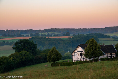 Limburgs Heuvellandschap in de ochtend
