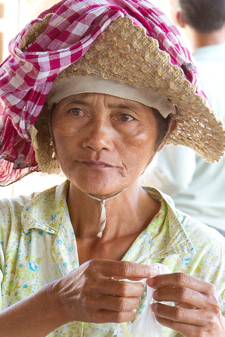 Faces of Cambodja -32- vrouw op de markt
