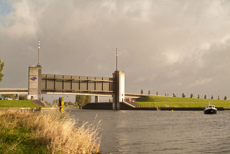 Waterkering de Kromme Nol bij Wijk en Aalburg