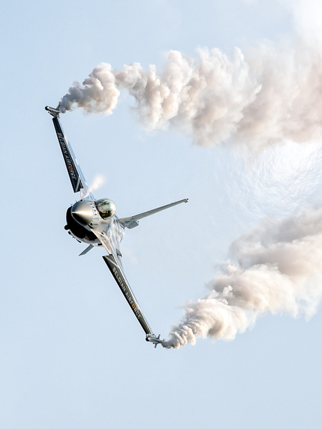 F16 Smoke