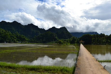 Brug naar de bergen ( Hpa - An ).JPG