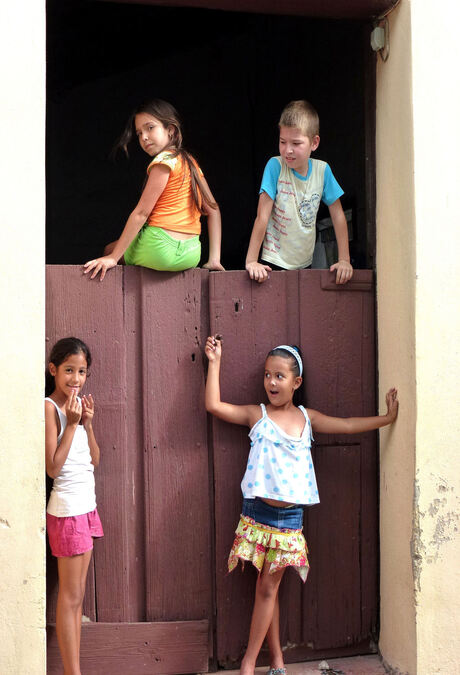 Spelende kinderen op Cuba