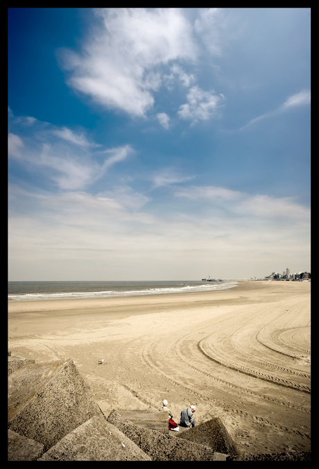 1 Meeuw 2 Mensen - Scheveningen