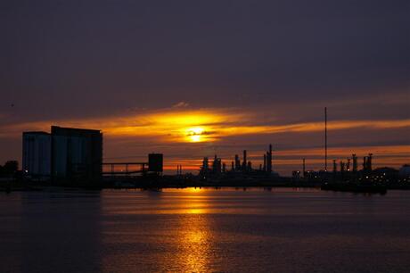 Zonsondergang Maasvlakte