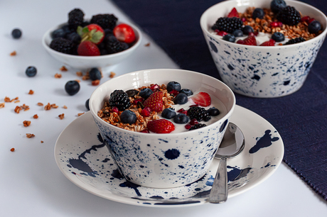 Yoghurt met rood fruit en granola