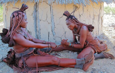 Teamgeest tussen Himba vrouwen