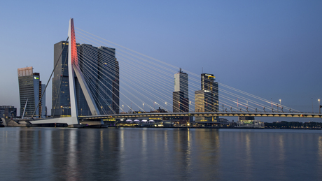 Erasmusbrug bij dageraad