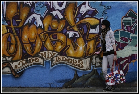 doe nix anders.. - even een tweede erop gezet,jammer van het commentaar wat erbij stond..deze is wat beter van kleur..een prachtige graffity muur in nijmegen.. en mijn  - foto door jojo-kids op 16-03-2009 - deze foto bevat: graffity, emo